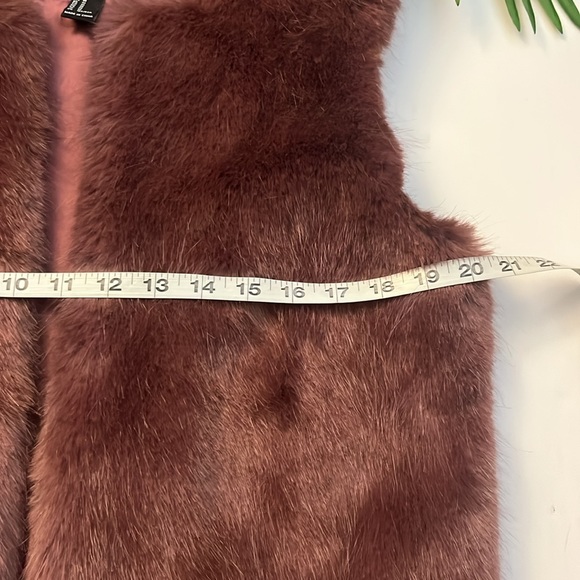 Forever 21 pink open front faux fur vest size medium - Picture 7 of 11